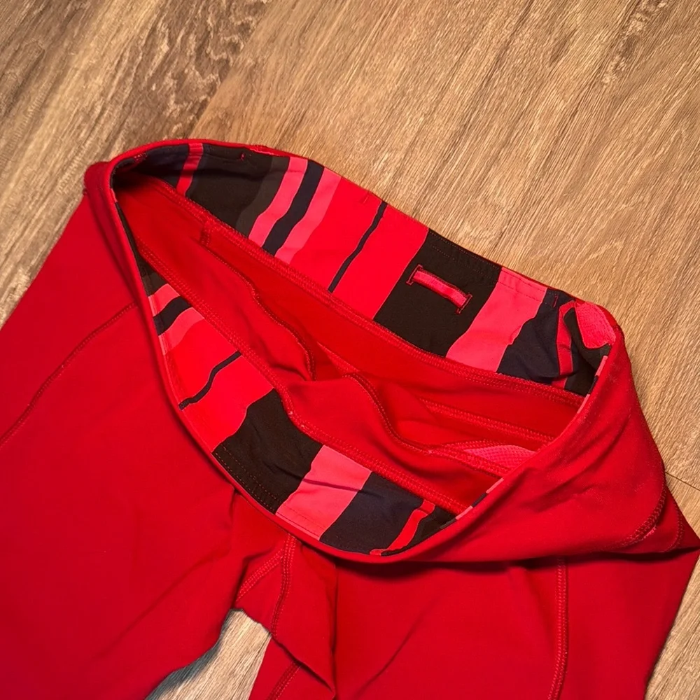 Lululemon Red cropped Leggings – Size 6, Zipper Pockets - Picture 5 of 7